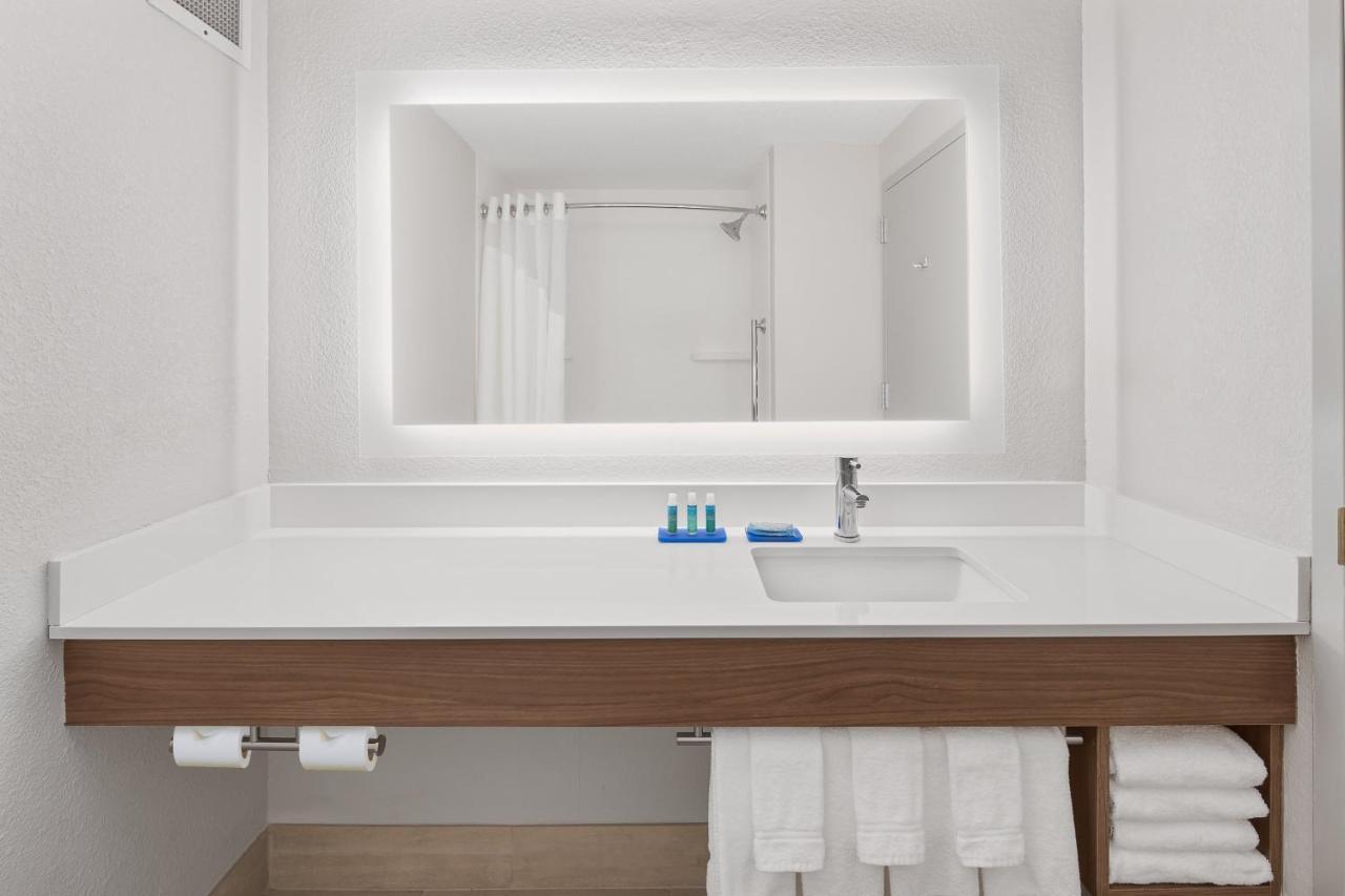 Holiday Inn Express Hotel & Suites Byron By Ihg Zewnętrze zdjęcie