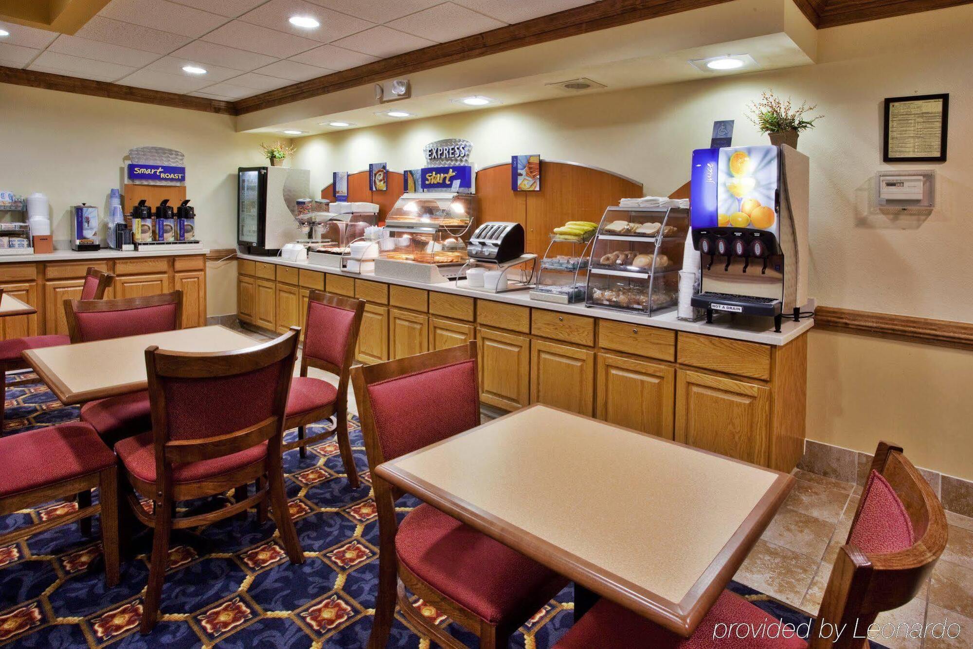 Holiday Inn Express Hotel & Suites Byron By Ihg Zewnętrze zdjęcie