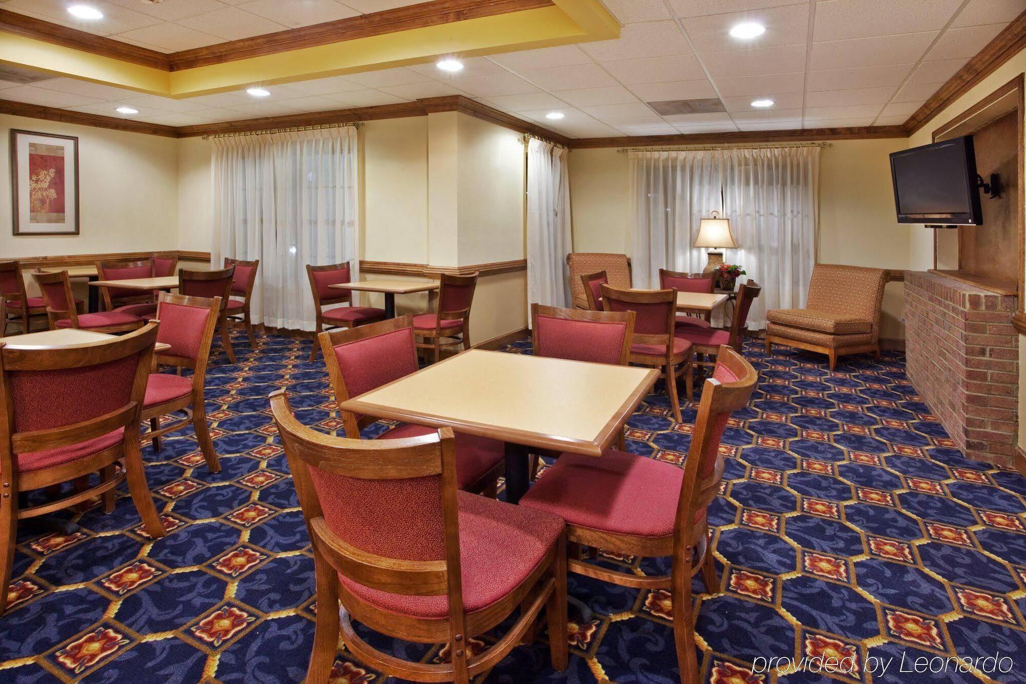 Holiday Inn Express Hotel & Suites Byron By Ihg Zewnętrze zdjęcie