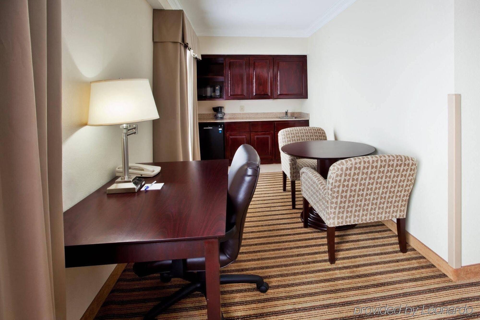 Holiday Inn Express Hotel & Suites Byron By Ihg Zewnętrze zdjęcie